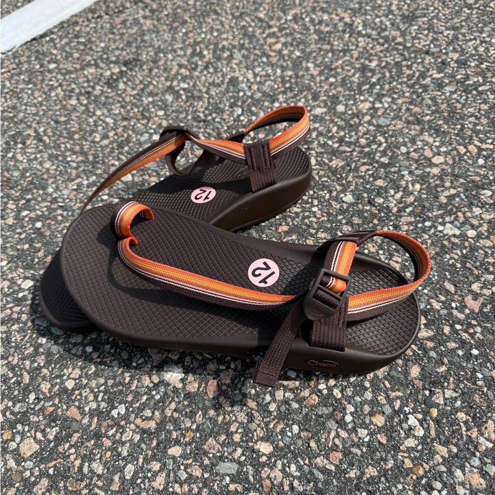 Chaco Bodhi Dark Brown Sandals Orange Straps Mens 12